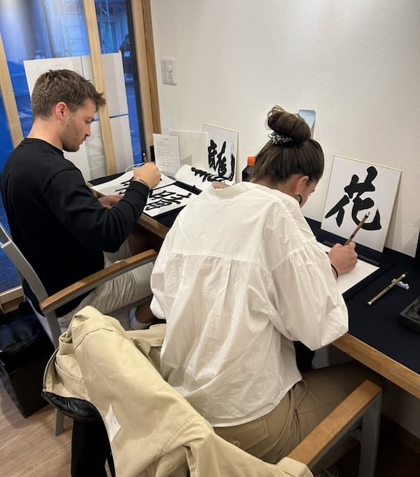 Our customers are enjoying a calligraphy experience.