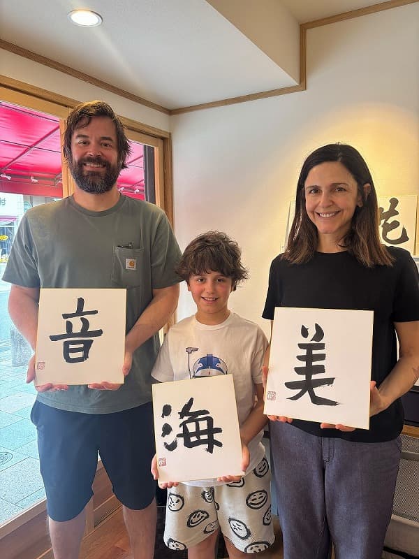 Our customers are enjoying a calligraphy experience.